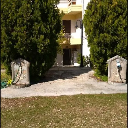 Σπίτι διακοπών Bungalow Ideal For Pets And Children Λουτράκι